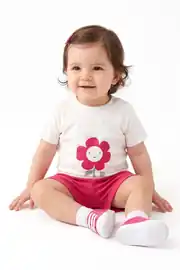 Kız Bebek Beyaz Fuşya Ayçiçeği Desenli Şortlu 2'li Takım 1