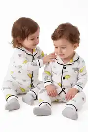 Unisex Ekru Renkli Dinazor Desenli Kruvaze Yaka Pijama Takımı 1